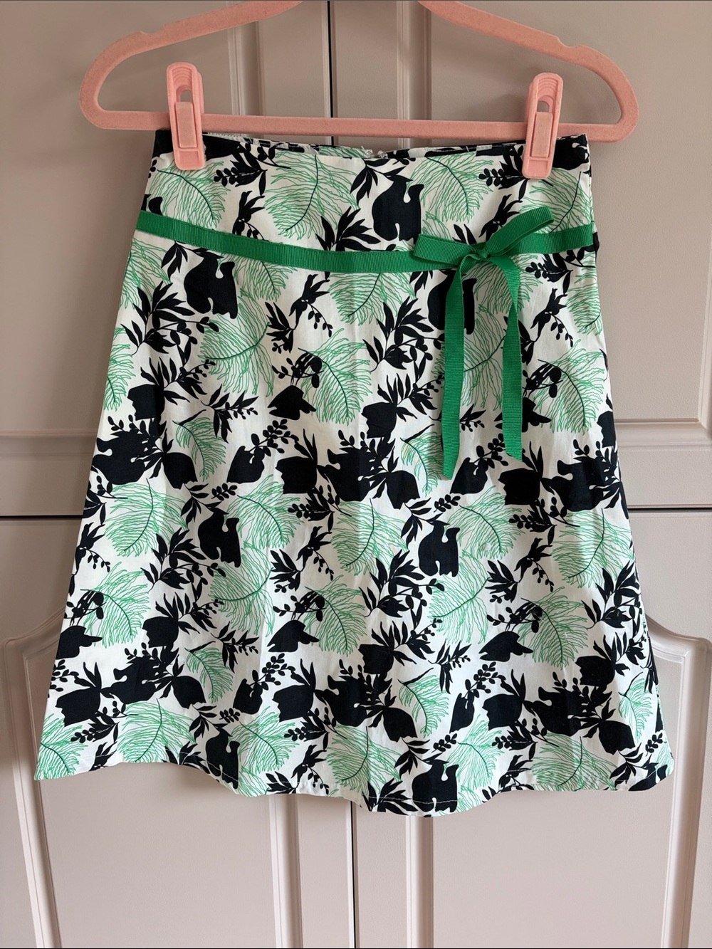 Majona A-Line White with Black and Green Leaf Pattern Skirt XS